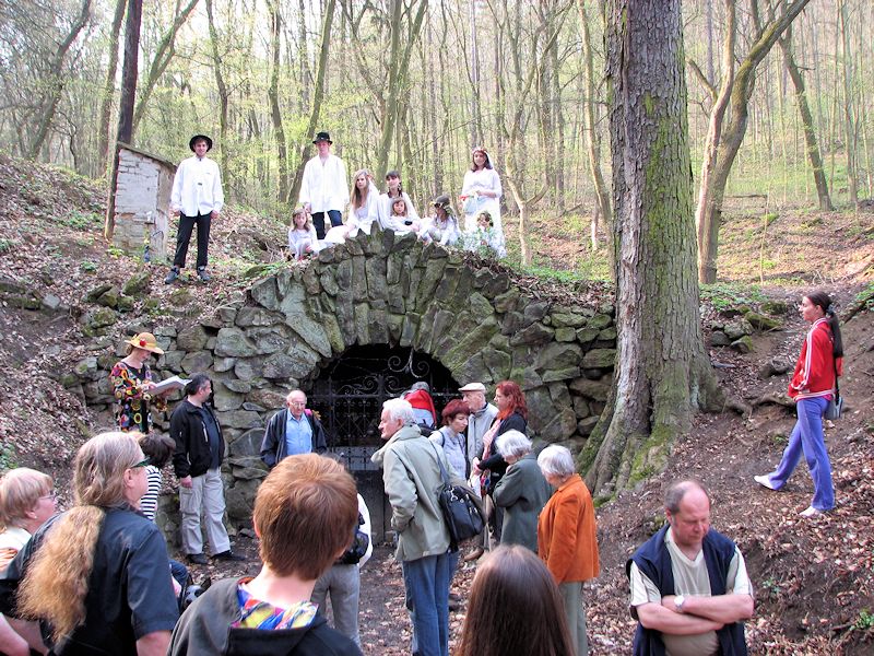 Otevírání studánek Malá Chuchle 2013