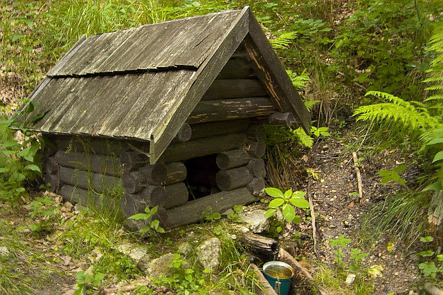 studánka Pod Smírčími kříži (54) - květen 2000