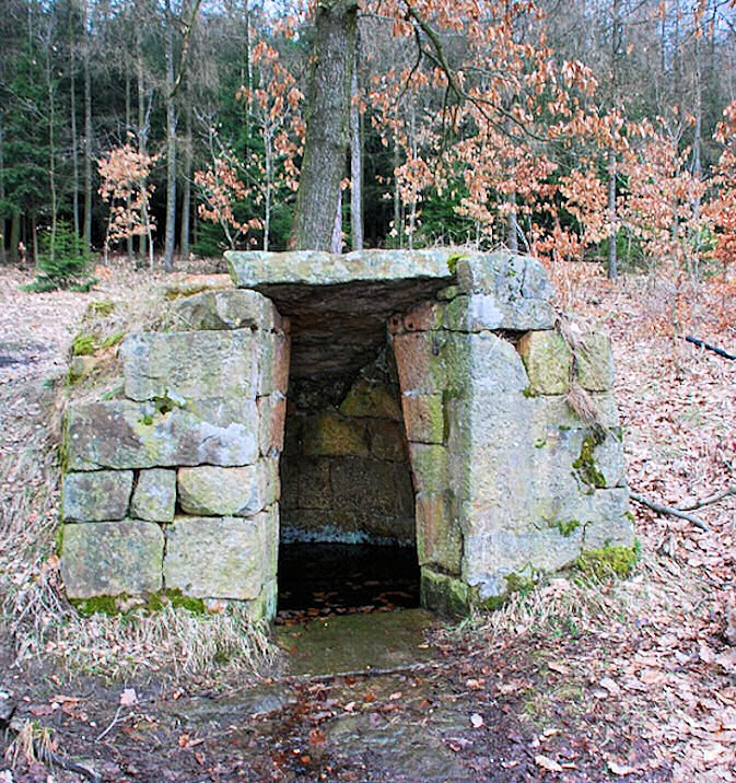 Studánka u cesty (1079) - březen 2009