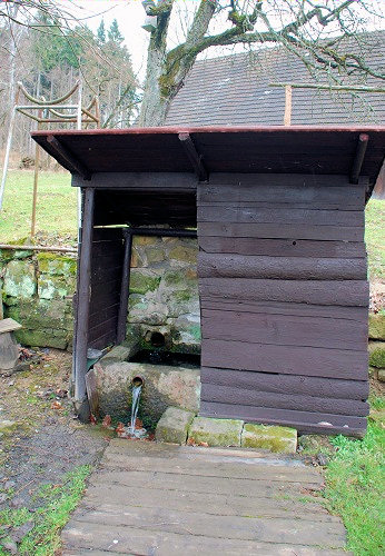 Studánka na Kašparově Hoře (1090) - březen 2009