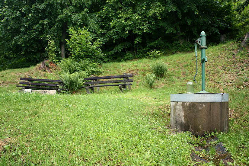studna Panna Maria Lurdská nová (1452) - červen 2009