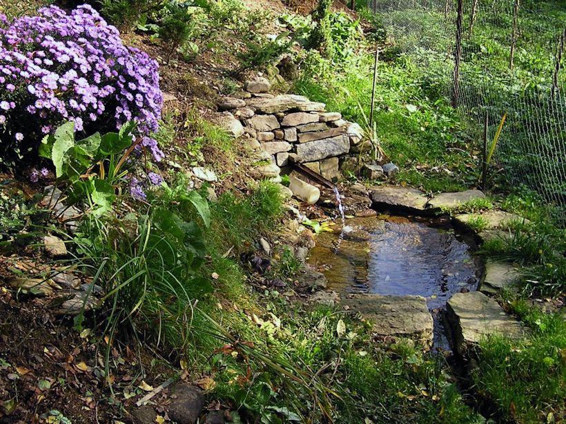 studánka Čertovský pramen (147) - březen 2004