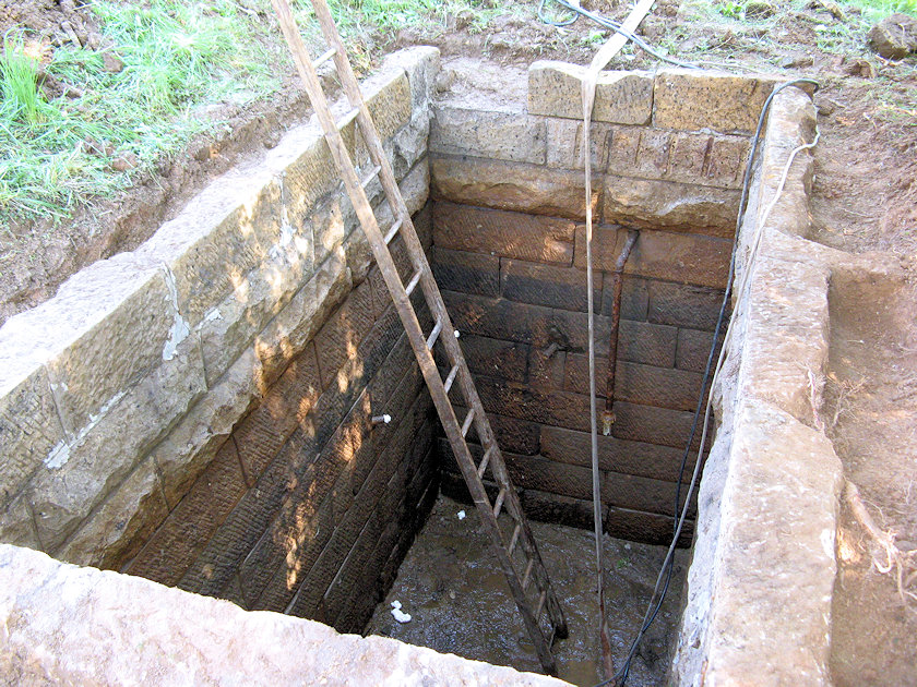 studna bez jména (13889) - červenec 2007