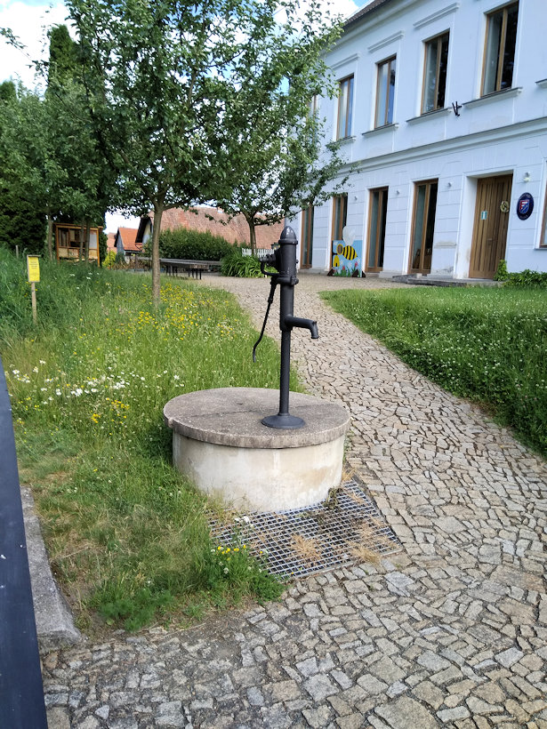 studna U včelího světa (14407) - červen 2022