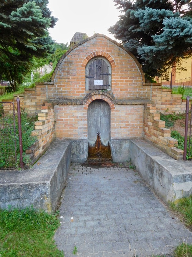 jiný vodní zdroj Jevínská kašna (14932) - srpen 2023