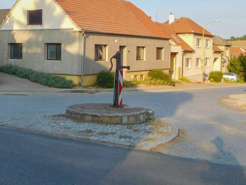 studna bez jména (15314) - srpen 2024