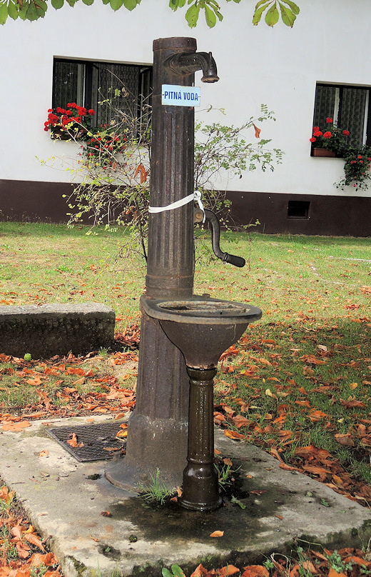 jiný vodní zdroj Obecní "pumpa" (15484) - červen 2025
