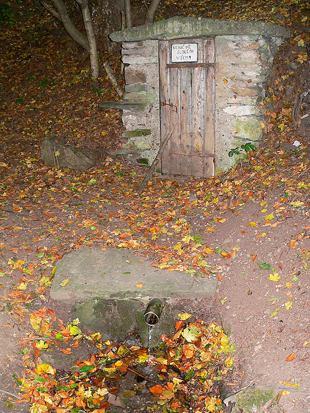 Studánka u Mořinky (2045) - říjen 2009