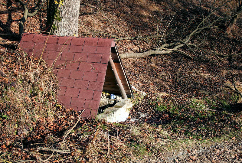 studánka Pod Humencem (2334) - listopad 2009