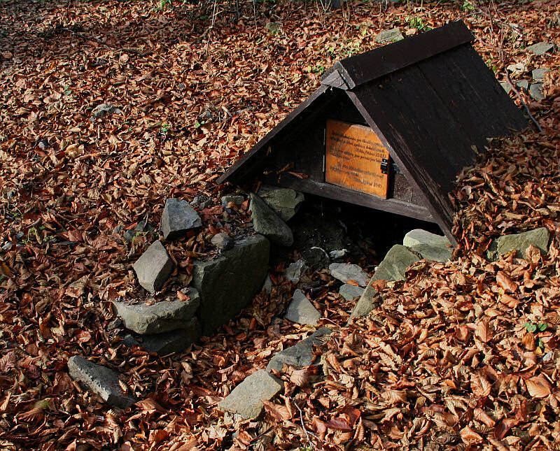 studánka Pod Skalkou (2385) - listopad 2009