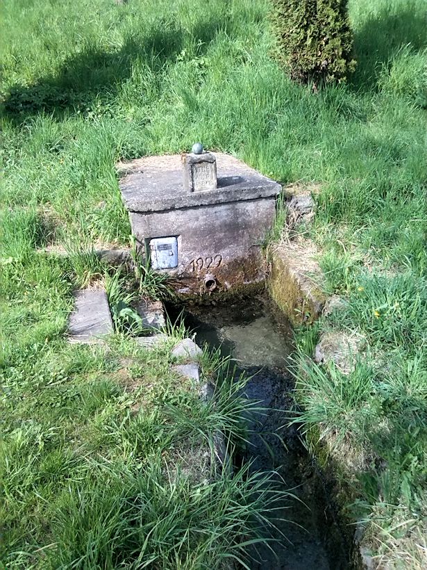 studánka Pitná voda nad zlato (2468) - datum neznámé