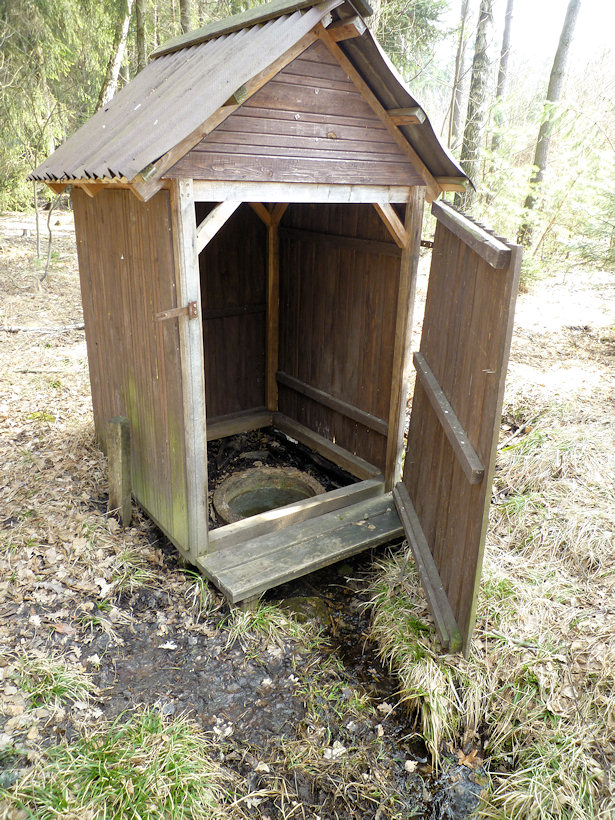 studánka U Miráčků (2981) - duben 2010