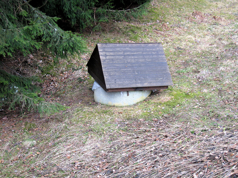 studánka Za Janikulou (2998) - duben 2010