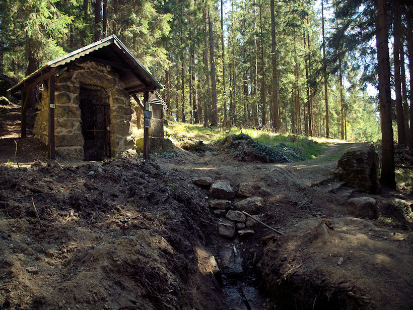 studánka Panny Marie Lurdské (4499) - duben 2020