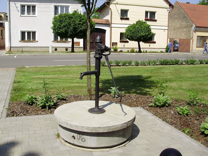 studna bez jména (4663) - červen 2011