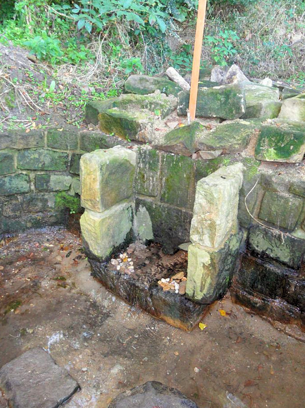 studánka U čtyř lip (5086) - říjen 2011