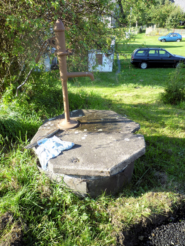 studna Bohdašínská pumpa (5113) - říjen 2011