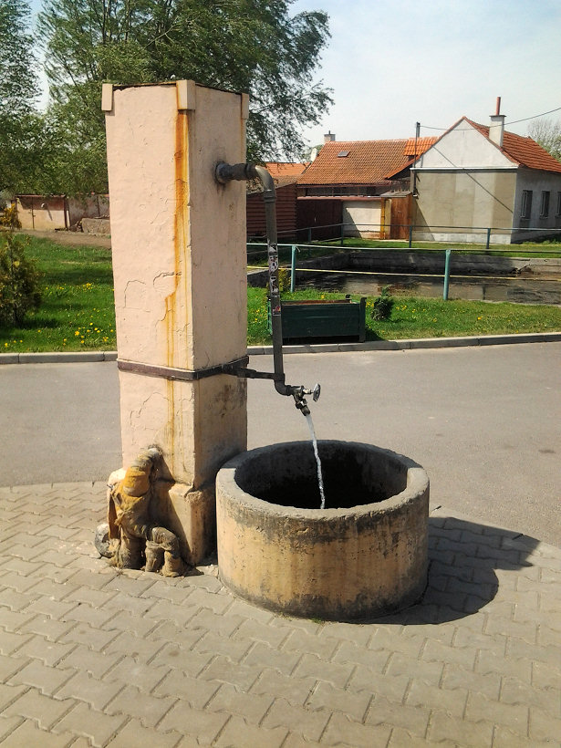 jiný vodní zdroj bez jména (5606) - duben 2012