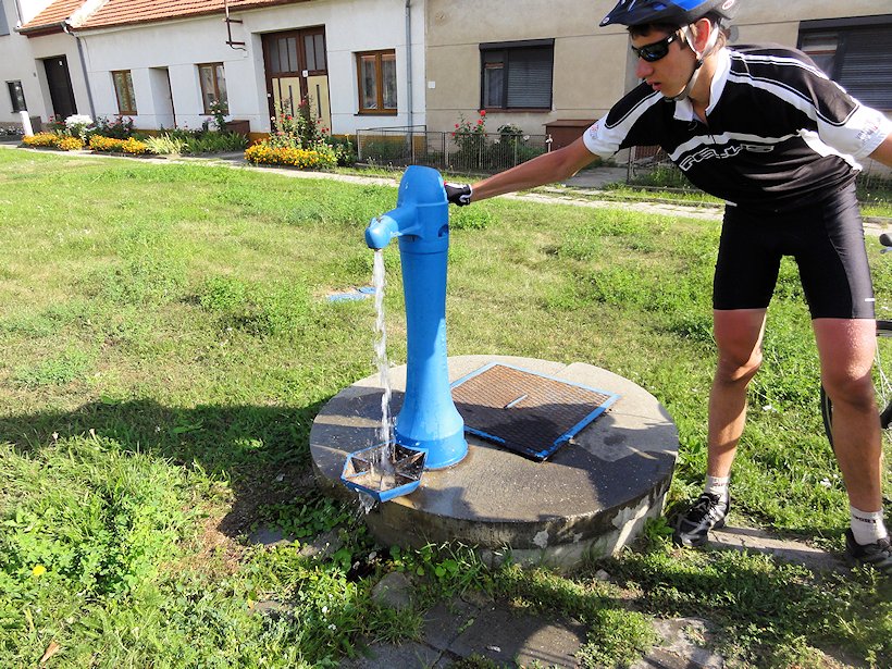 studna bez jména (5954) - srpen 2012