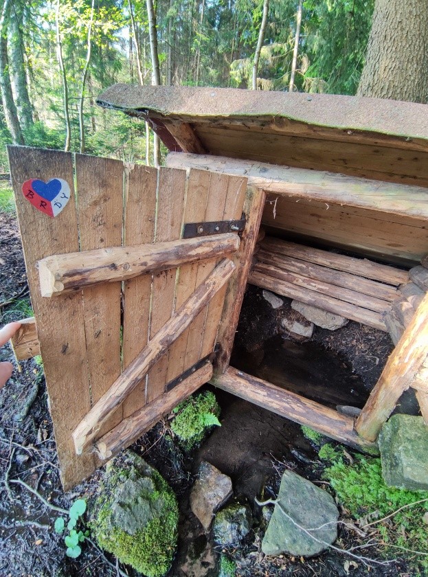 studánka Pod Císařskou loukou (5975) - květen 2023