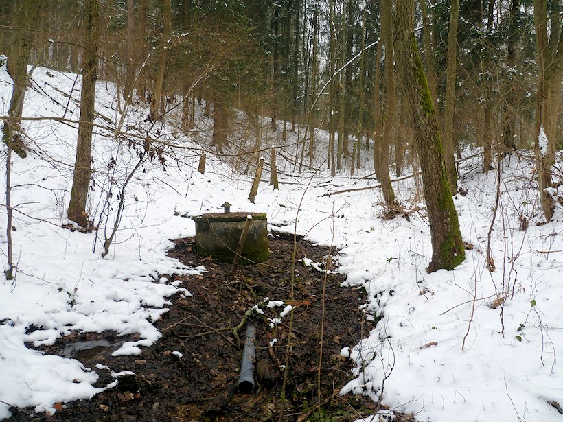 studna bez jména (6954) - červen 2013