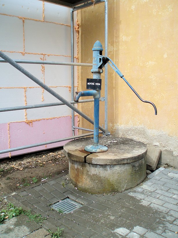 studna bez jména (6980) - červen 2013