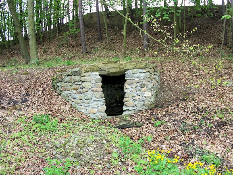 studánka Jinín (8405) - duben 2014
