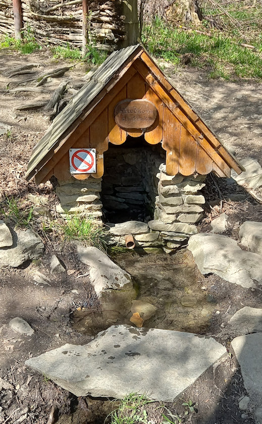 Krtečkova studánka (8467) - květen 2023
