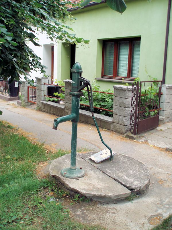 studna bez jména (8745) - červen 2014