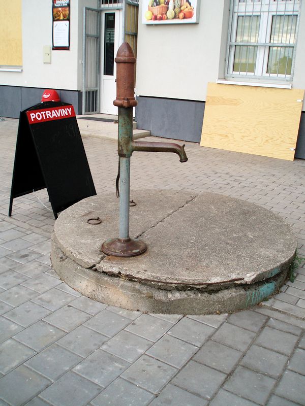 studna bez jména (8749) - červen 2014