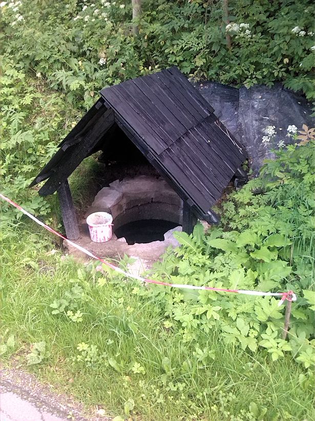 studánka U dolní zastávky (8866) - červenec 2014