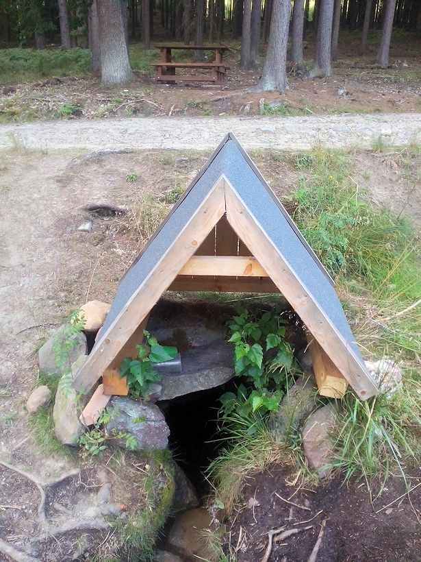 studánka Pod rozhlednou (8880) - červenec 2014