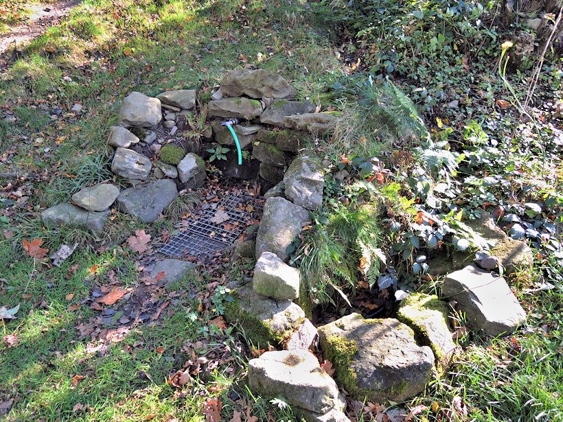studánka bez jména (9220) - říjen 2014