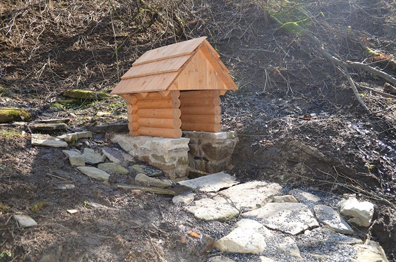 studánka Pod Chatou (9544) - červen 2015