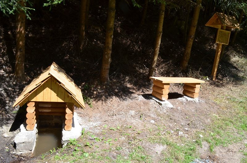 studánka U hřiště (9556) - červen 2015