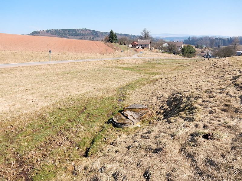 pramen Nad vsí (9629) - duben 2015