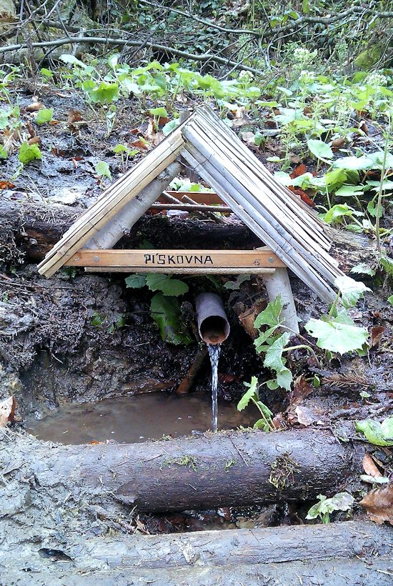 studánka Pískovna (9664) - duben 2015