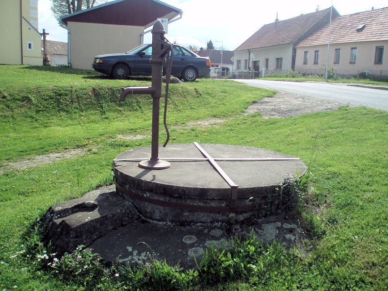 studna bez jména (9774) - květen 2015