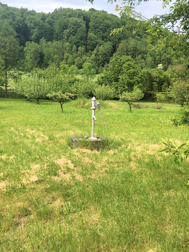 studna bez jména (9894) - červen 2015
