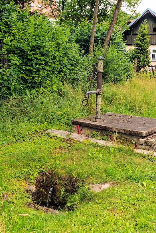 studna bez jména (9925) - červen 2015