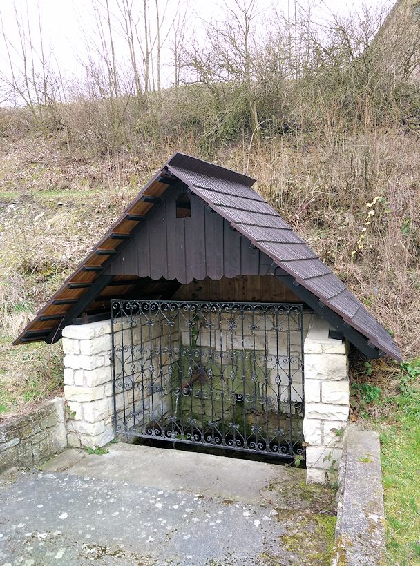studánka Řepnický pramen (10563) - duben 2016
