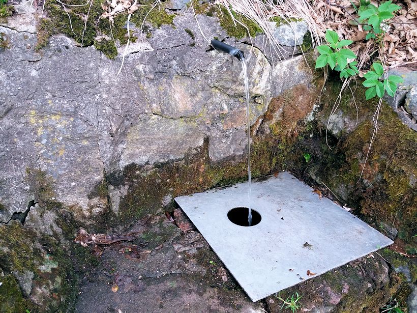 studánka Dědův pramen (11252) - duben 2017