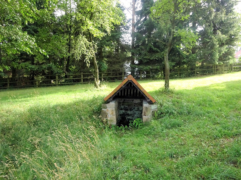 studánka bez jména (12200) - červenec 2018