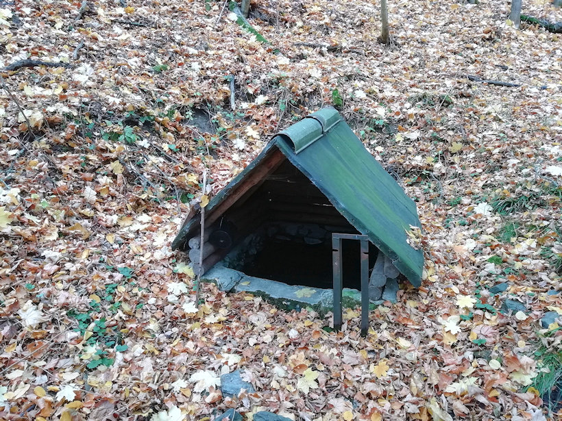 studánka Pod Kačerem (12410) - říjen 2018