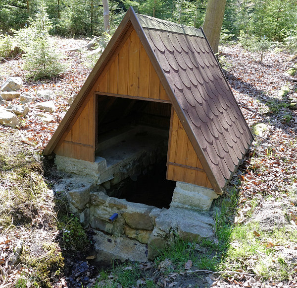studánka Nad Loužkem 1 (12581) - duben 2019
