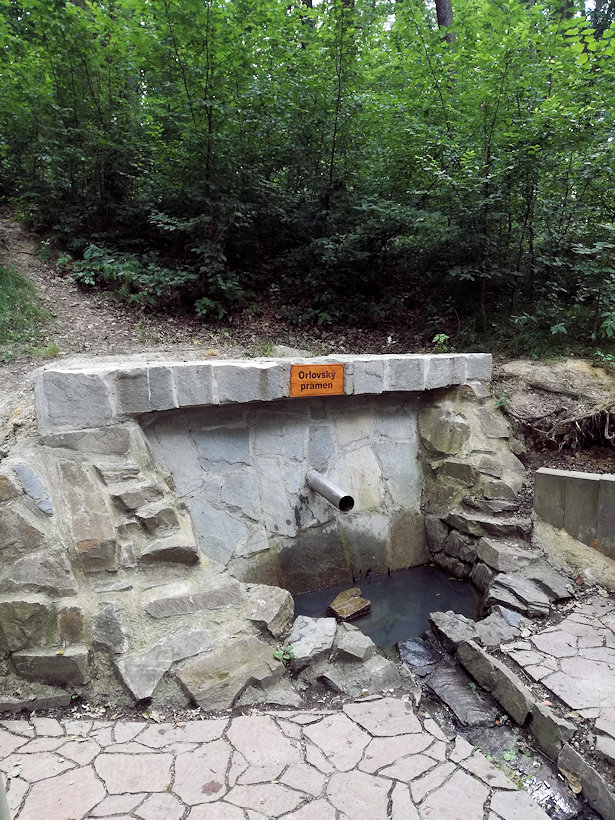 studánka Orlovský pramen (12751) - červenec 2019