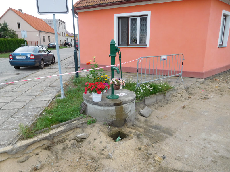studna bez jména (12889) - srpen 2019