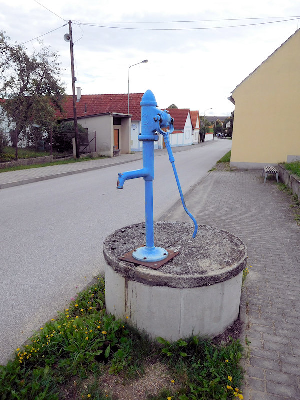 studna bez jména (12890) - srpen 2019