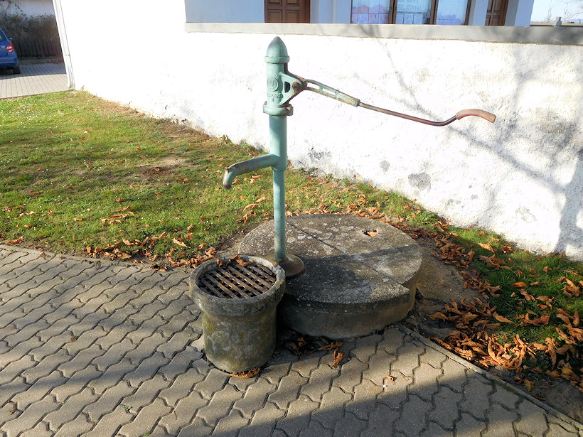 studna bez jména (13057) - říjen 2019