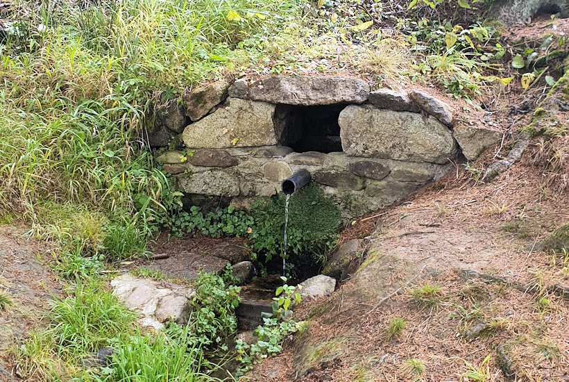 studánka Na Rašovce  (13072) - listopad 2019